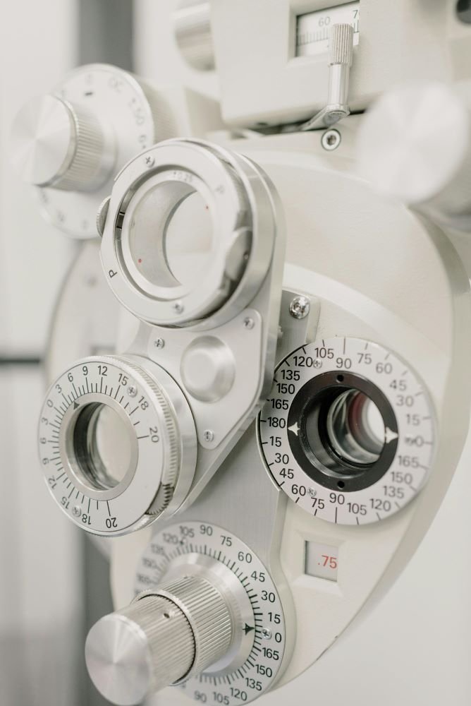CONTACT LENSES FOR EYESTRAIN